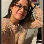 Pianista con más de 20 años de experiencia y musicóloga medievalista investigadora